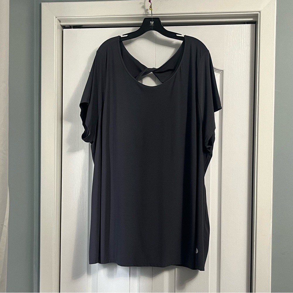 TORRID Active stretchy t-shirt with back cut out size 5X grey short sleeve